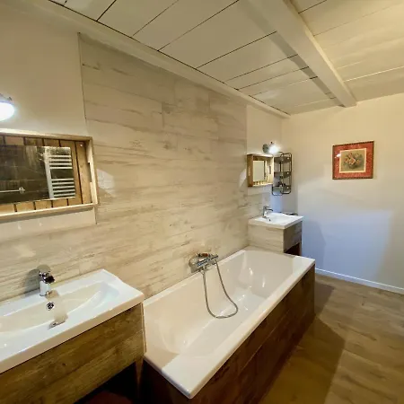 Les Monts D'amara, Ressourcement, Nature, Sante Bed & Breakfast 4*