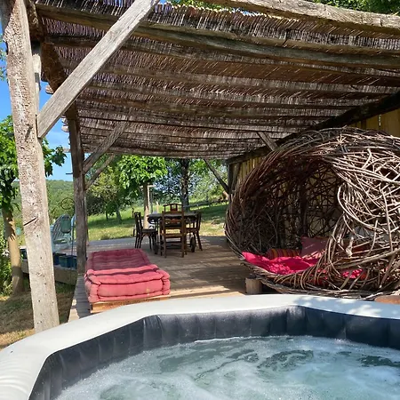 Les Monts D'amara, Ressourcement, Nature, Sante Bed & Breakfast 4*